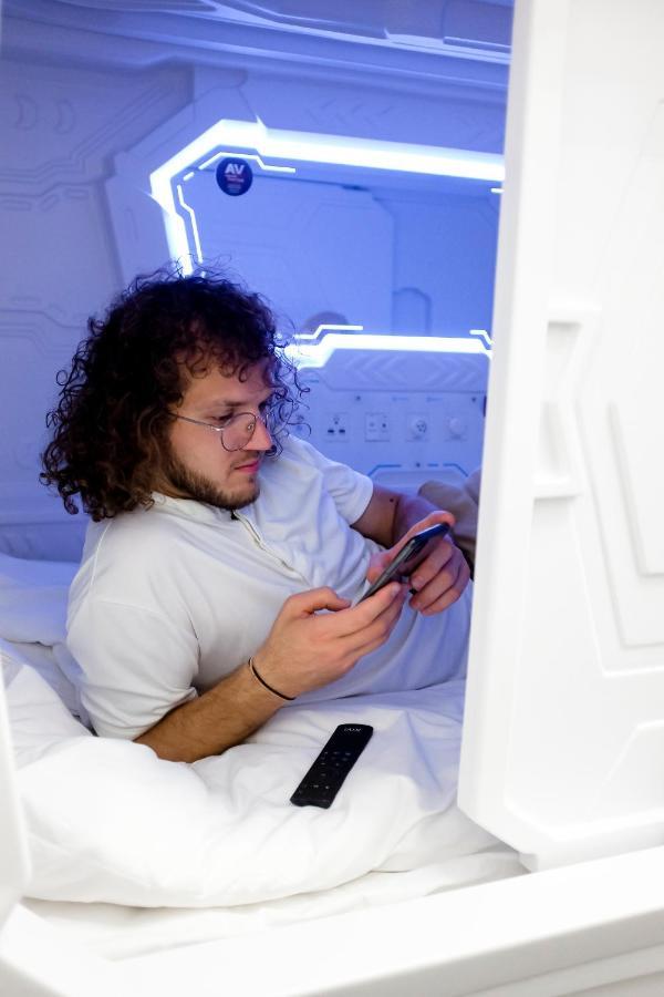 Av-1 Capsule Hotel เคียฟ ภายนอก รูปภาพ