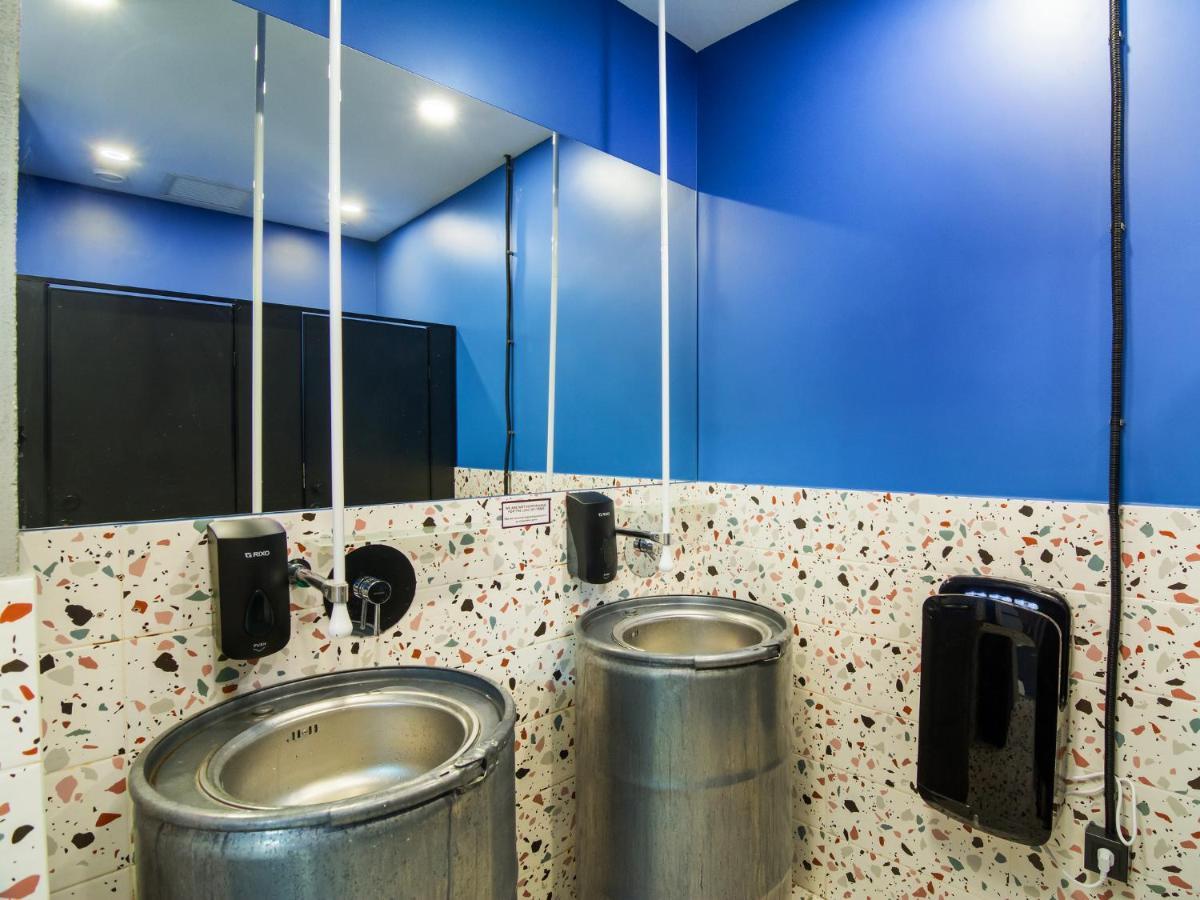 Av-1 Capsule Hotel เคียฟ ภายนอก รูปภาพ