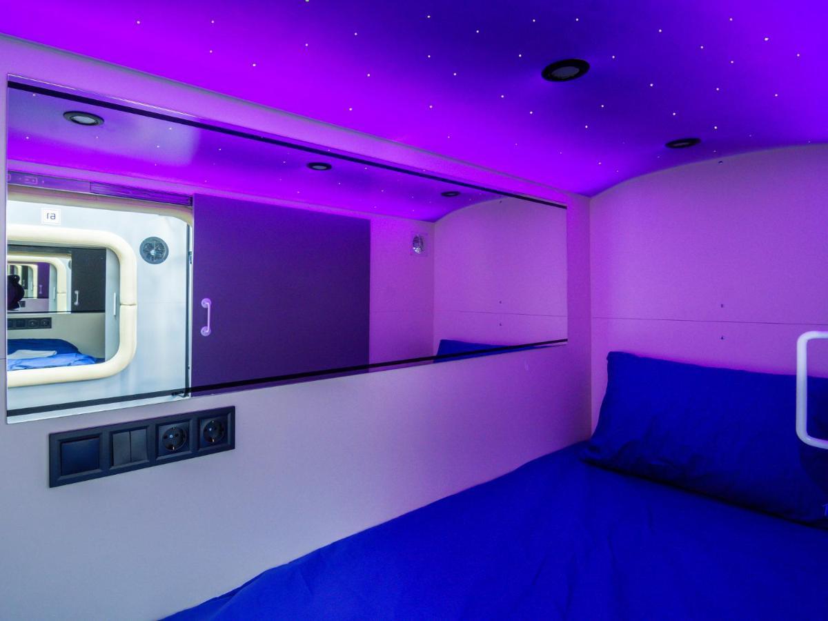 Av-1 Capsule Hotel เคียฟ ภายนอก รูปภาพ