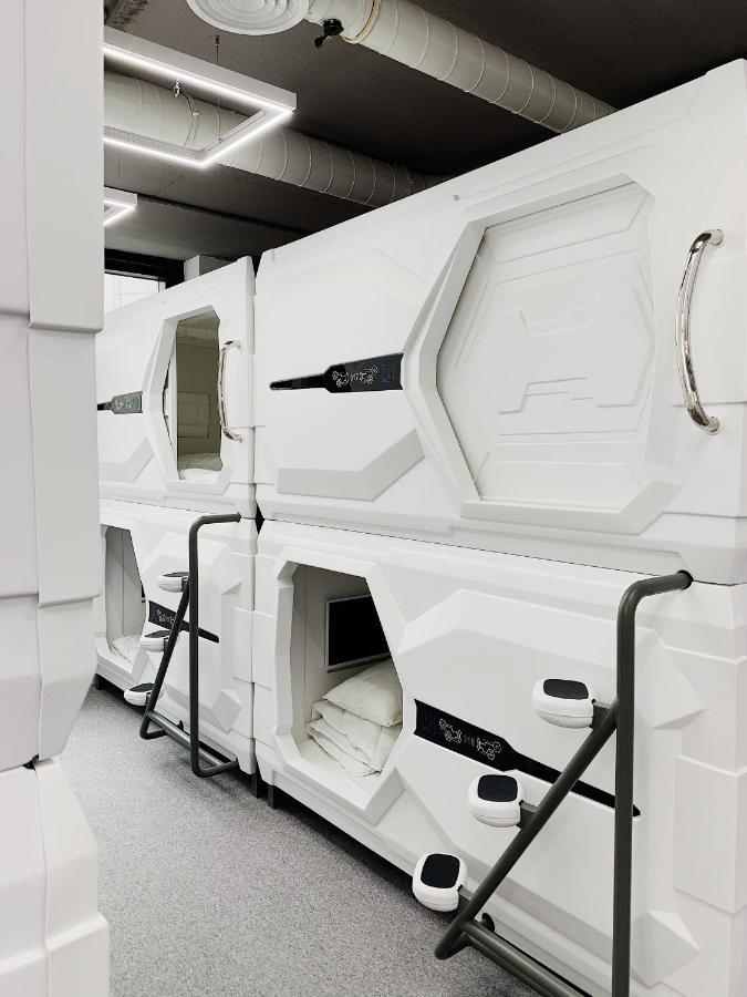 Av-1 Capsule Hotel เคียฟ ภายนอก รูปภาพ