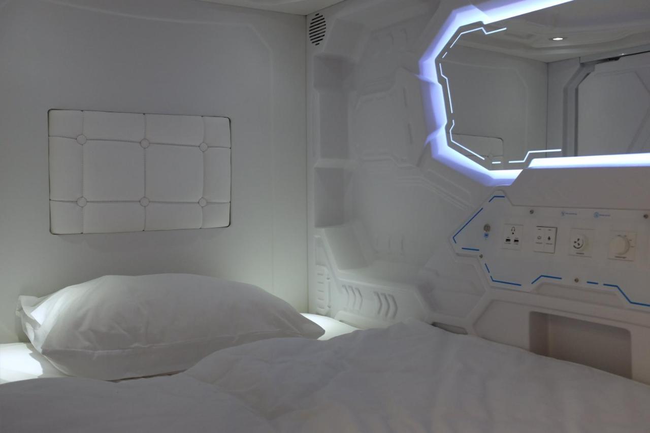Av-1 Capsule Hotel เคียฟ ภายนอก รูปภาพ
